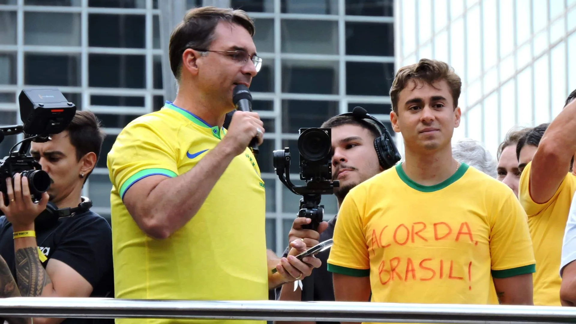 TSE impõe derrota a Flávio e Nikolas por vídeo com crianças contra Lula