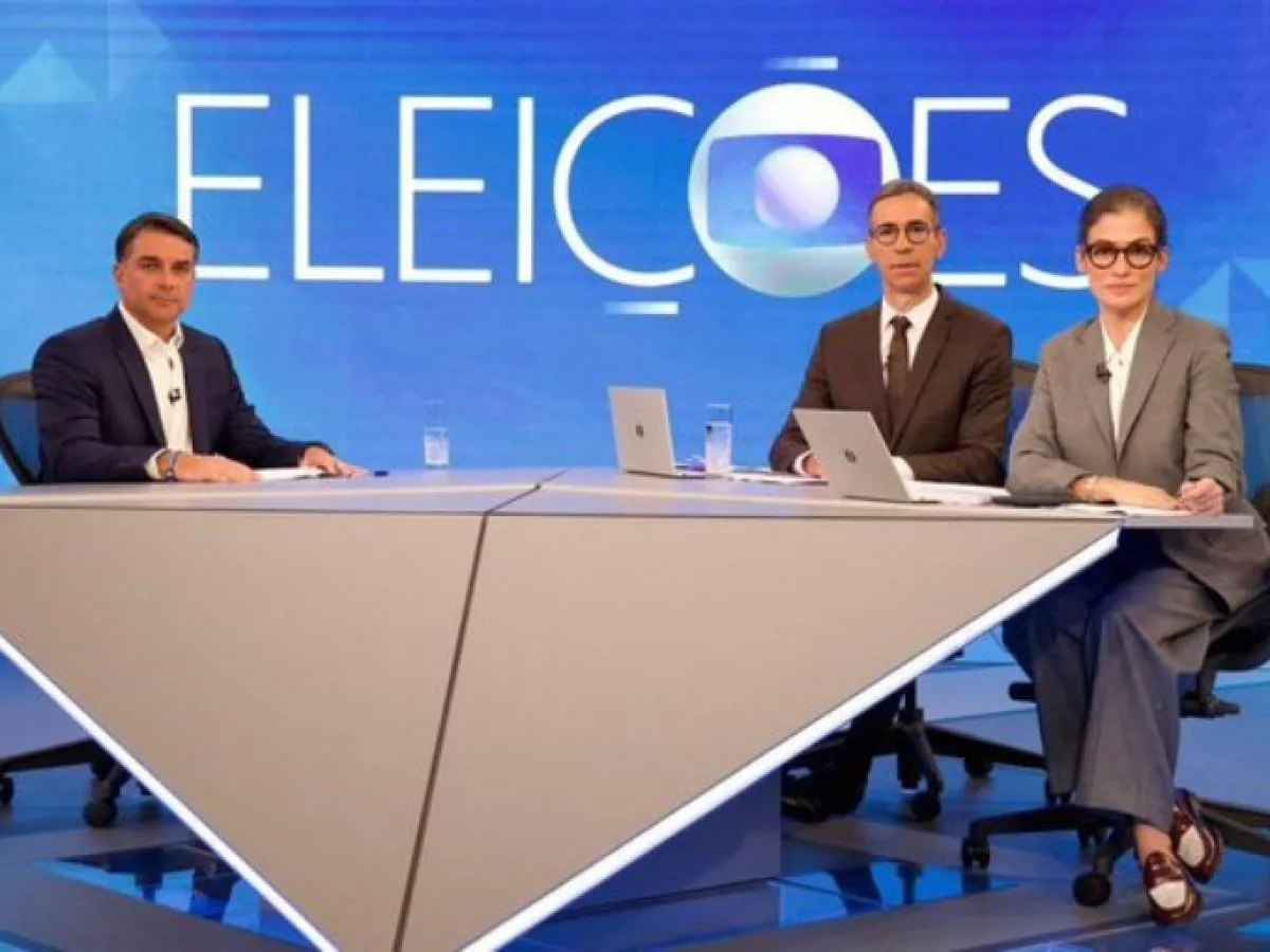 Após desistir da Band, Flávio também não confirma presença no debate da Globo